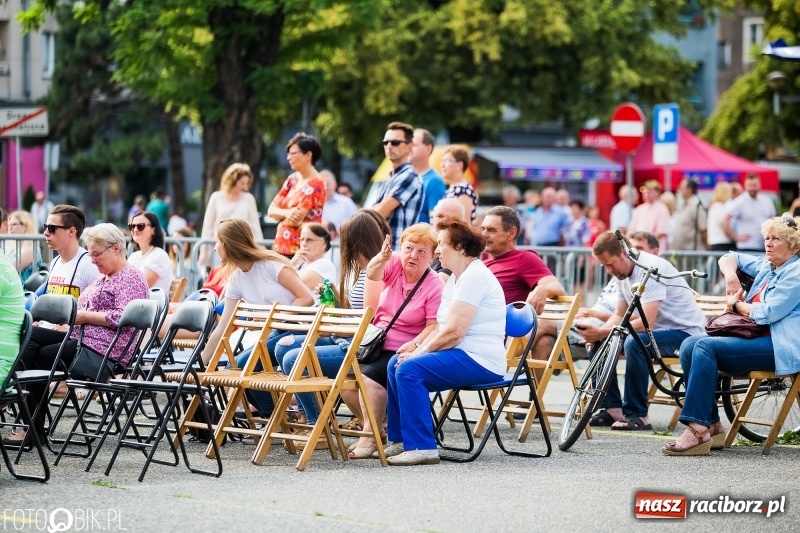 Zdjęcie w galerii na portalu naszraciborz.pl: Była moc! Orkiestra Plania i The Chance, Big Band PSM i chór z Wodzisławia Śl.  wiadomości z regionu