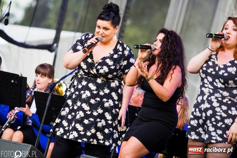 Zdjęcie w galerii na portalu naszraciborz.pl: Była moc! Orkiestra Plania i The Chance, Big Band PSM i chór z Wodzisławia Śl.  wiadomości z regionu