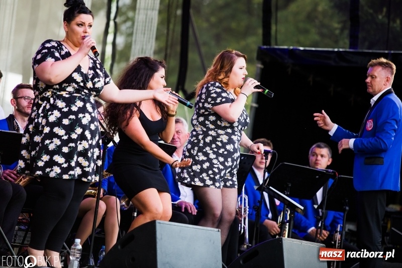 Zdjęcie w galerii na portalu naszraciborz.pl: Była moc! Orkiestra Plania i The Chance, Big Band PSM i chór z Wodzisławia Śl.  wiadomości z regionu
