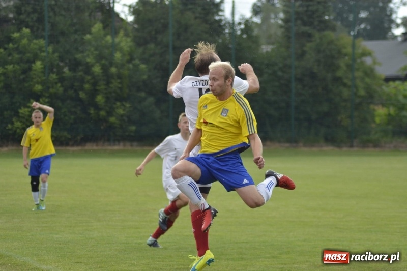 Zdjęcie w galerii na portalu naszraciborz.pl: Kuźnia przegrała w Czyżowicach. Stal zagra w barażu o A klasę wiadomości z regionu