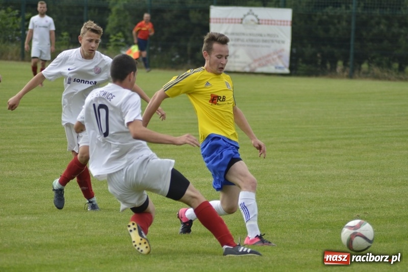 Zdjęcie w galerii na portalu naszraciborz.pl: Kuźnia przegrała w Czyżowicach. Stal zagra w barażu o A klasę wiadomości z regionu
