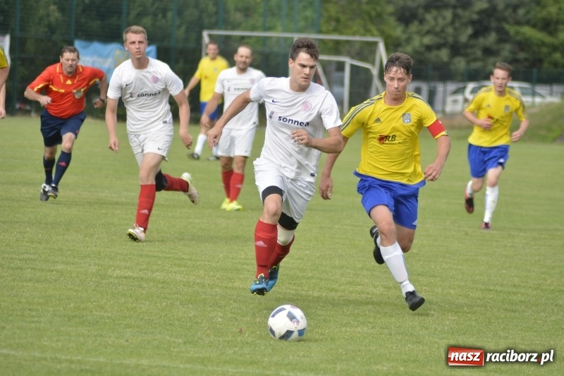 Zdjęcie w galerii na portalu naszraciborz.pl: Kuźnia przegrała w Czyżowicach. Stal zagra w barażu o A klasę wiadomości z regionu