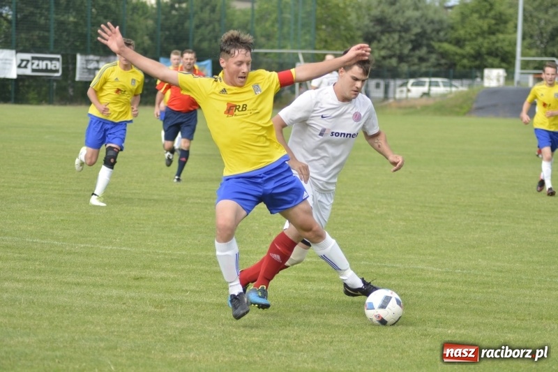 Zdjęcie w galerii na portalu naszraciborz.pl: Kuźnia przegrała w Czyżowicach. Stal zagra w barażu o A klasę wiadomości z regionu