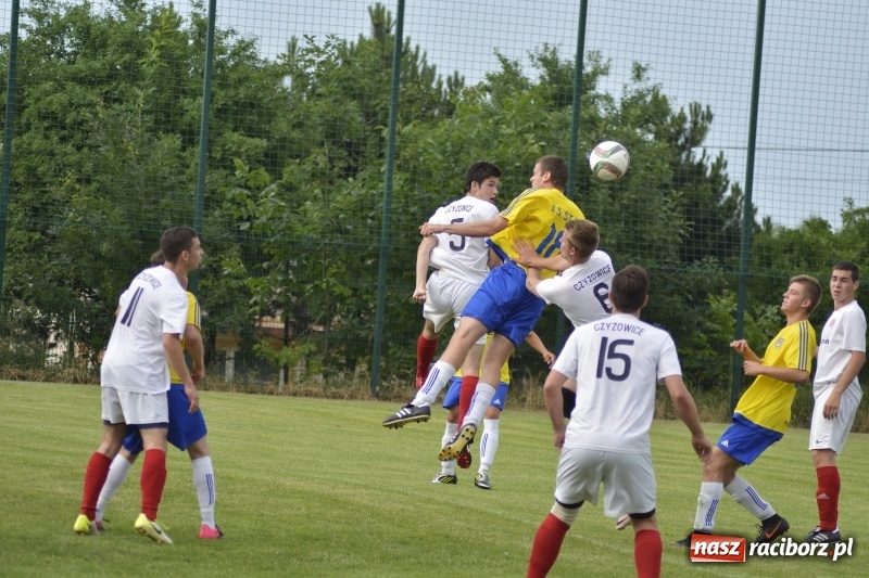 Zdjęcie w galerii na portalu naszraciborz.pl: Kuźnia przegrała w Czyżowicach. Stal zagra w barażu o A klasę wiadomości z regionu