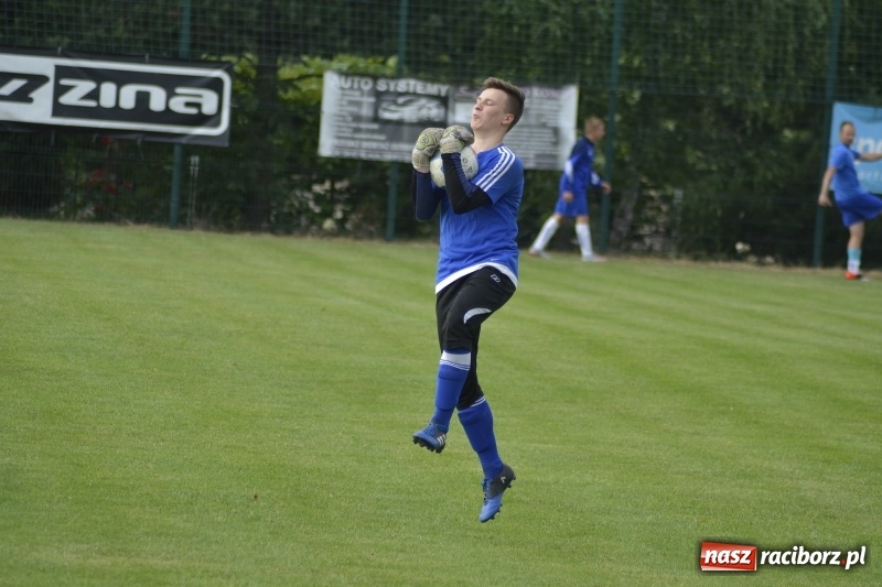 Zdjęcie w galerii na portalu naszraciborz.pl: Kuźnia przegrała w Czyżowicach. Stal zagra w barażu o A klasę wiadomości z regionu