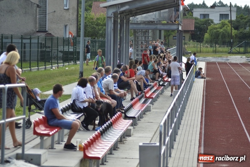 Zdjęcie w galerii na portalu naszraciborz.pl: Kuźnia przegrała w Czyżowicach. Stal zagra w barażu o A klasę wiadomości z regionu