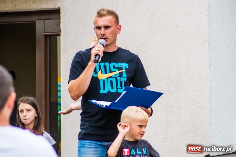 Zdjęcie w galerii na portalu naszraciborz.pl: Śpiew, taniec i bieg o Puchar Burmistrza, czyli Festyn Rodzinny w Borucinie wiadomości z regionu