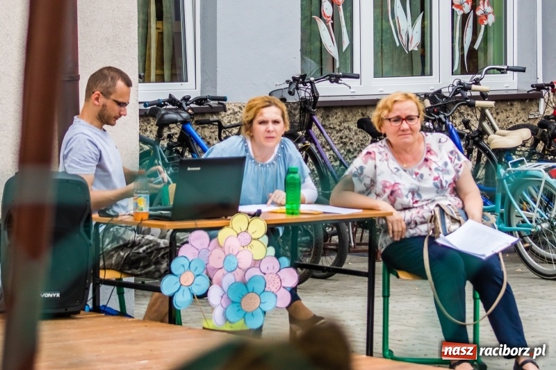 Zdjęcie w galerii na portalu naszraciborz.pl: Śpiew, taniec i bieg o Puchar Burmistrza, czyli Festyn Rodzinny w Borucinie wiadomości z regionu