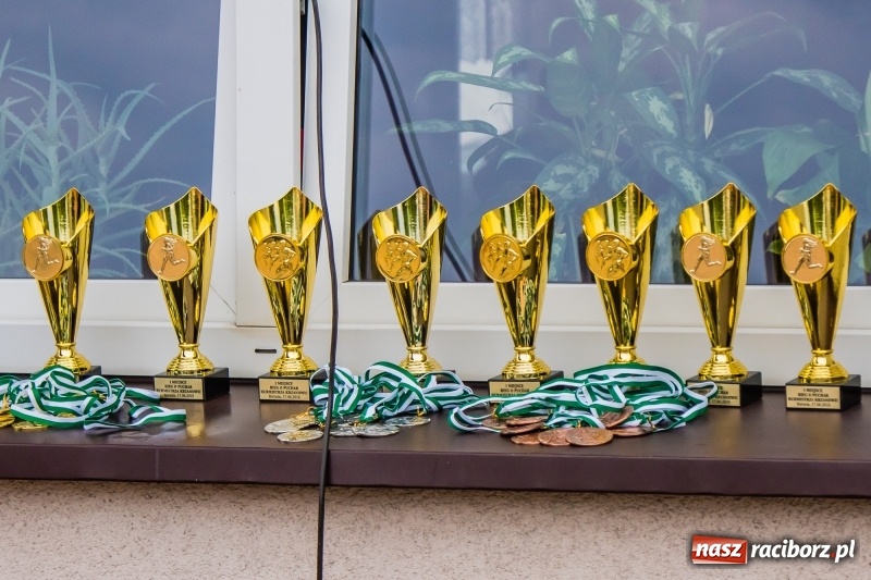 Zdjęcie w galerii na portalu naszraciborz.pl: Śpiew, taniec i bieg o Puchar Burmistrza, czyli Festyn Rodzinny w Borucinie wiadomości z regionu