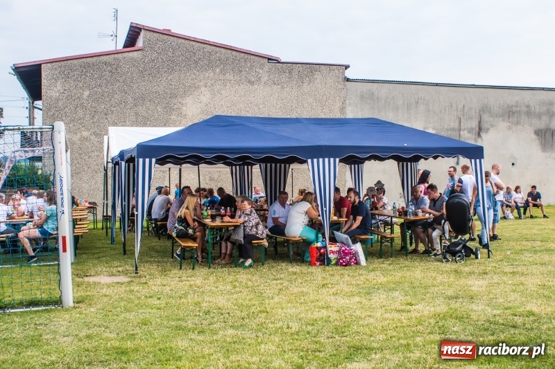 Zdjęcie w galerii na portalu naszraciborz.pl: Śpiew, taniec i bieg o Puchar Burmistrza, czyli Festyn Rodzinny w Borucinie wiadomości z regionu