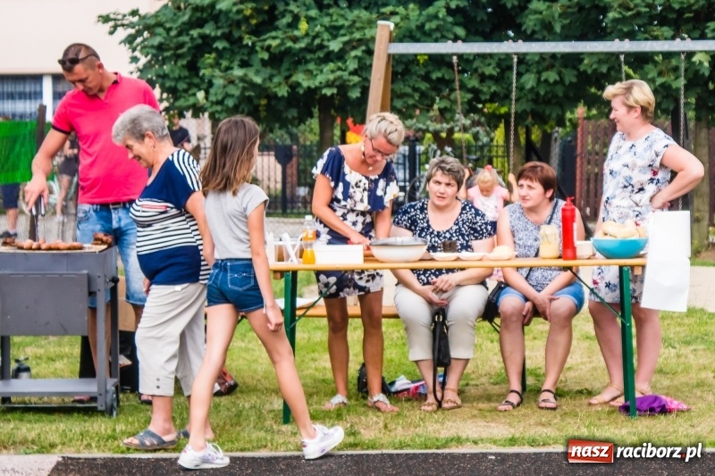 Zdjęcie w galerii na portalu naszraciborz.pl: Śpiew, taniec i bieg o Puchar Burmistrza, czyli Festyn Rodzinny w Borucinie wiadomości z regionu