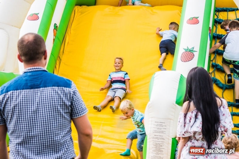 Zdjęcie w galerii na portalu naszraciborz.pl: Śpiew, taniec i bieg o Puchar Burmistrza, czyli Festyn Rodzinny w Borucinie wiadomości z regionu