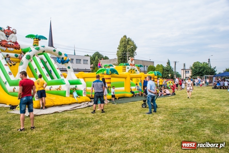 Zdjęcie w galerii na portalu naszraciborz.pl: Śpiew, taniec i bieg o Puchar Burmistrza, czyli Festyn Rodzinny w Borucinie wiadomości z regionu