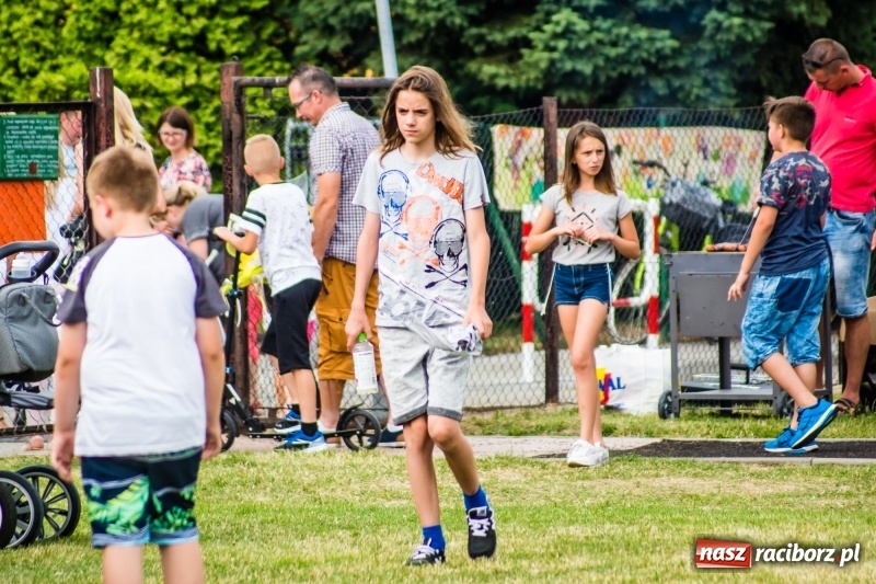 Zdjęcie w galerii na portalu naszraciborz.pl: Śpiew, taniec i bieg o Puchar Burmistrza, czyli Festyn Rodzinny w Borucinie wiadomości z regionu