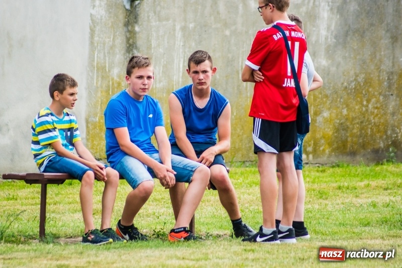 Zdjęcie w galerii na portalu naszraciborz.pl: Śpiew, taniec i bieg o Puchar Burmistrza, czyli Festyn Rodzinny w Borucinie wiadomości z regionu