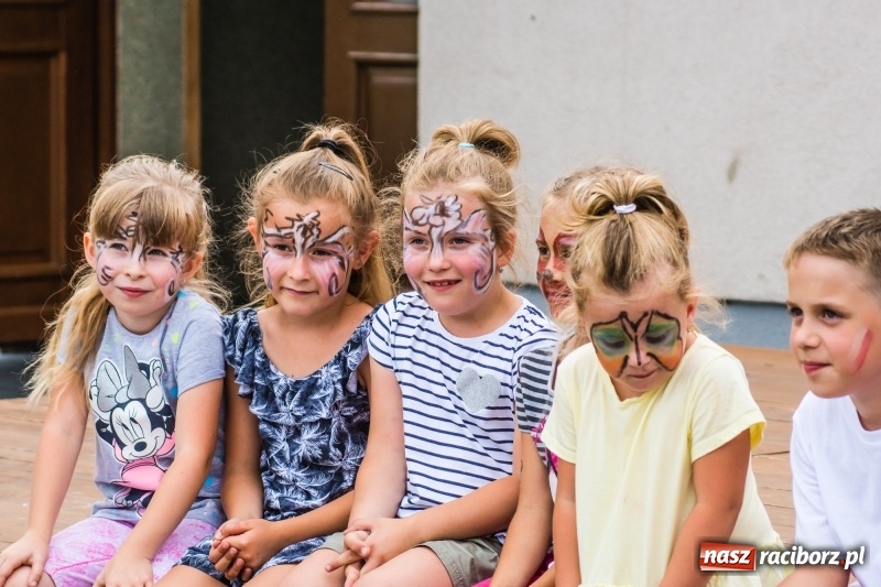 Zdjęcie w galerii na portalu naszraciborz.pl: Śpiew, taniec i bieg o Puchar Burmistrza, czyli Festyn Rodzinny w Borucinie wiadomości z regionu