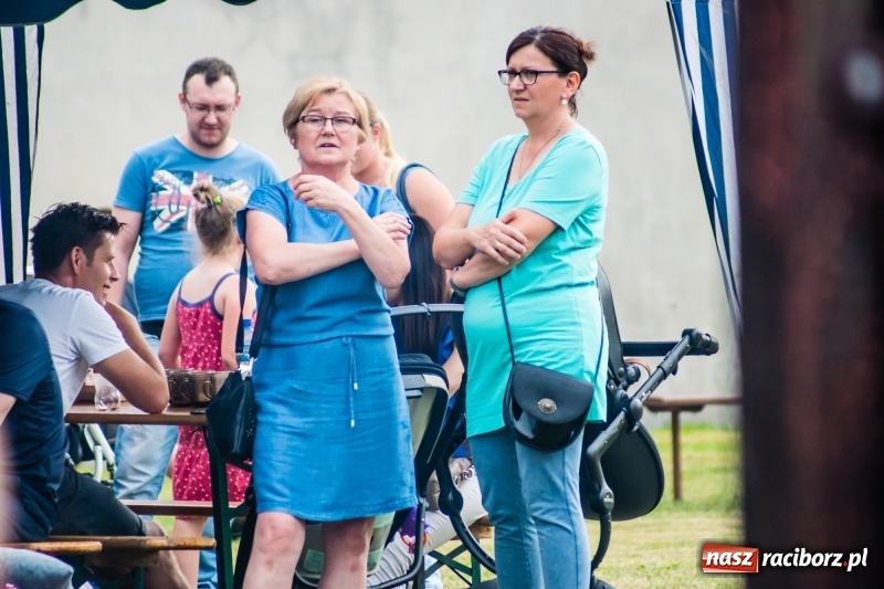Zdjęcie w galerii na portalu naszraciborz.pl: Śpiew, taniec i bieg o Puchar Burmistrza, czyli Festyn Rodzinny w Borucinie wiadomości z regionu