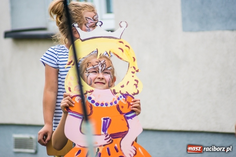 Zdjęcie w galerii na portalu naszraciborz.pl: Śpiew, taniec i bieg o Puchar Burmistrza, czyli Festyn Rodzinny w Borucinie wiadomości z regionu