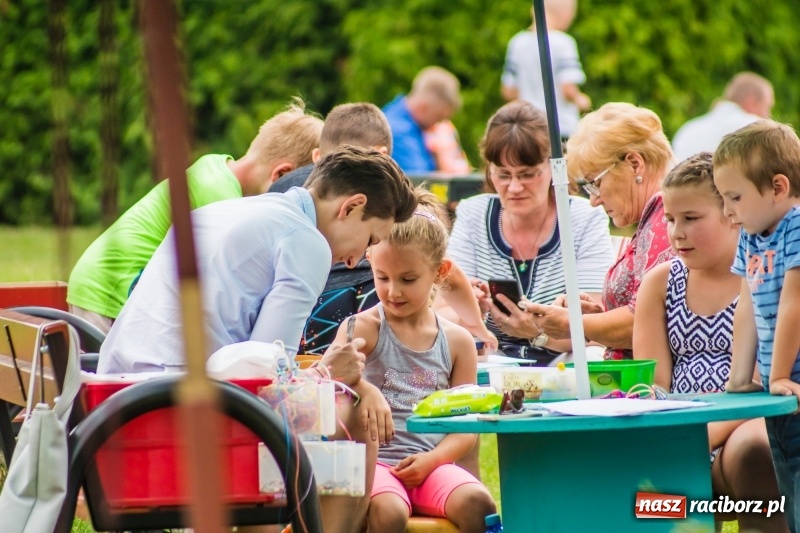 Zdjęcie w galerii na portalu naszraciborz.pl: Śpiew, taniec i bieg o Puchar Burmistrza, czyli Festyn Rodzinny w Borucinie wiadomości z regionu