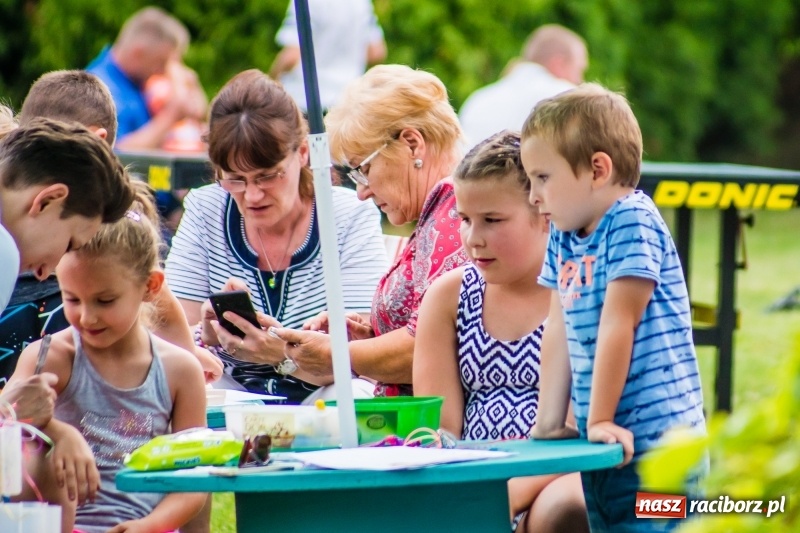Zdjęcie w galerii na portalu naszraciborz.pl: Śpiew, taniec i bieg o Puchar Burmistrza, czyli Festyn Rodzinny w Borucinie wiadomości z regionu
