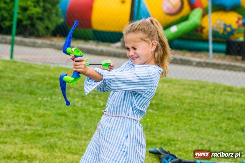 Zdjęcie w galerii na portalu naszraciborz.pl: Śpiew, taniec i bieg o Puchar Burmistrza, czyli Festyn Rodzinny w Borucinie wiadomości z regionu