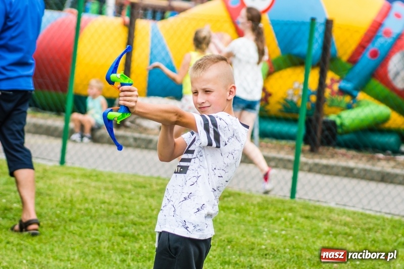 Zdjęcie w galerii na portalu naszraciborz.pl: Śpiew, taniec i bieg o Puchar Burmistrza, czyli Festyn Rodzinny w Borucinie wiadomości z regionu