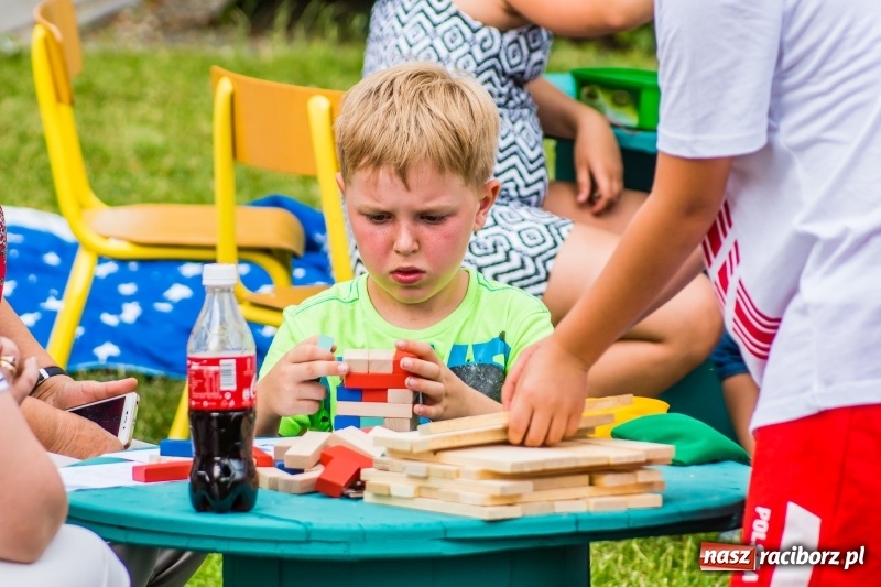 Zdjęcie w galerii na portalu naszraciborz.pl: Śpiew, taniec i bieg o Puchar Burmistrza, czyli Festyn Rodzinny w Borucinie wiadomości z regionu