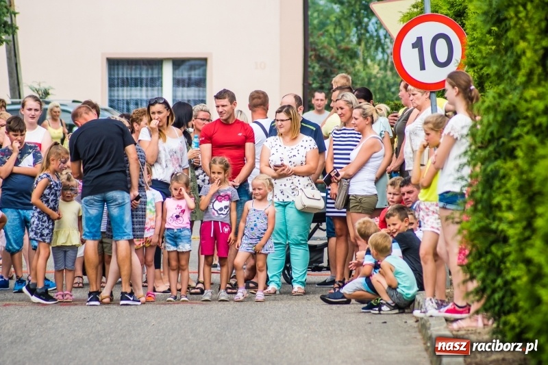 Zdjęcie w galerii na portalu naszraciborz.pl: Śpiew, taniec i bieg o Puchar Burmistrza, czyli Festyn Rodzinny w Borucinie wiadomości z regionu