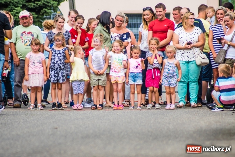 Zdjęcie w galerii na portalu naszraciborz.pl: Śpiew, taniec i bieg o Puchar Burmistrza, czyli Festyn Rodzinny w Borucinie wiadomości z regionu