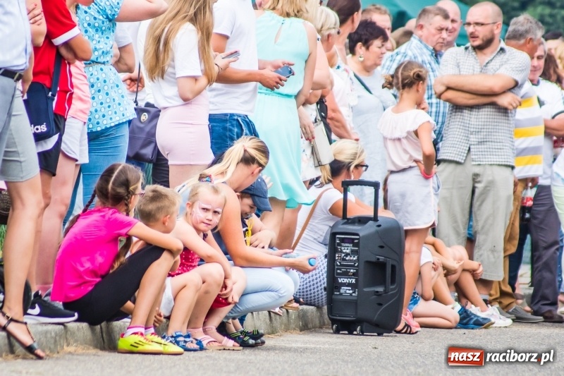Zdjęcie w galerii na portalu naszraciborz.pl: Śpiew, taniec i bieg o Puchar Burmistrza, czyli Festyn Rodzinny w Borucinie wiadomości z regionu