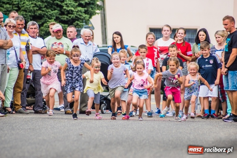 Zdjęcie w galerii na portalu naszraciborz.pl: Śpiew, taniec i bieg o Puchar Burmistrza, czyli Festyn Rodzinny w Borucinie wiadomości z regionu