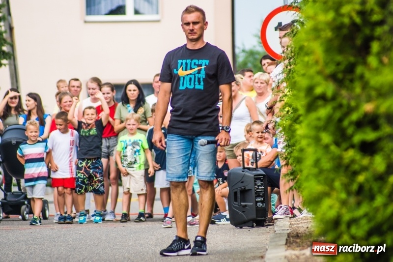 Zdjęcie w galerii na portalu naszraciborz.pl: Śpiew, taniec i bieg o Puchar Burmistrza, czyli Festyn Rodzinny w Borucinie wiadomości z regionu