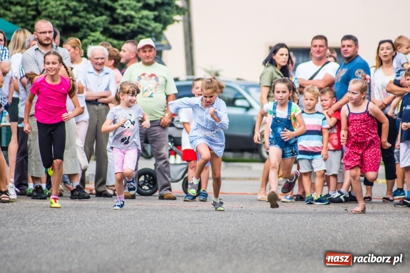 Zdjęcie w galerii na portalu naszraciborz.pl: Śpiew, taniec i bieg o Puchar Burmistrza, czyli Festyn Rodzinny w Borucinie wiadomości z regionu