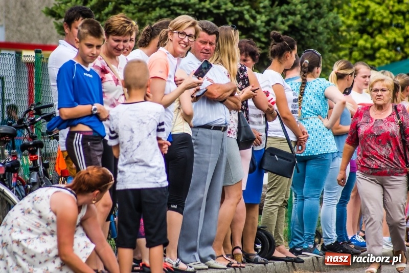 Zdjęcie w galerii na portalu naszraciborz.pl: Śpiew, taniec i bieg o Puchar Burmistrza, czyli Festyn Rodzinny w Borucinie wiadomości z regionu