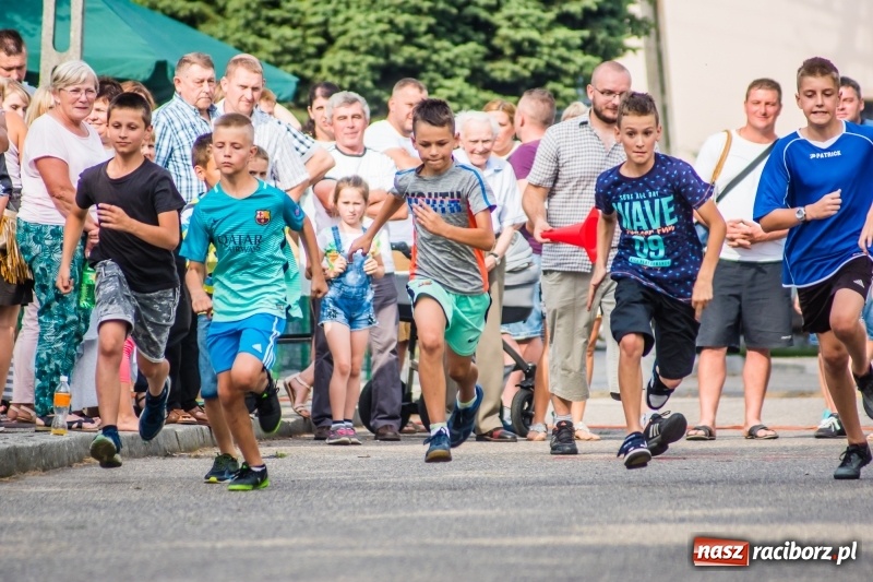 Zdjęcie w galerii na portalu naszraciborz.pl: Śpiew, taniec i bieg o Puchar Burmistrza, czyli Festyn Rodzinny w Borucinie wiadomości z regionu