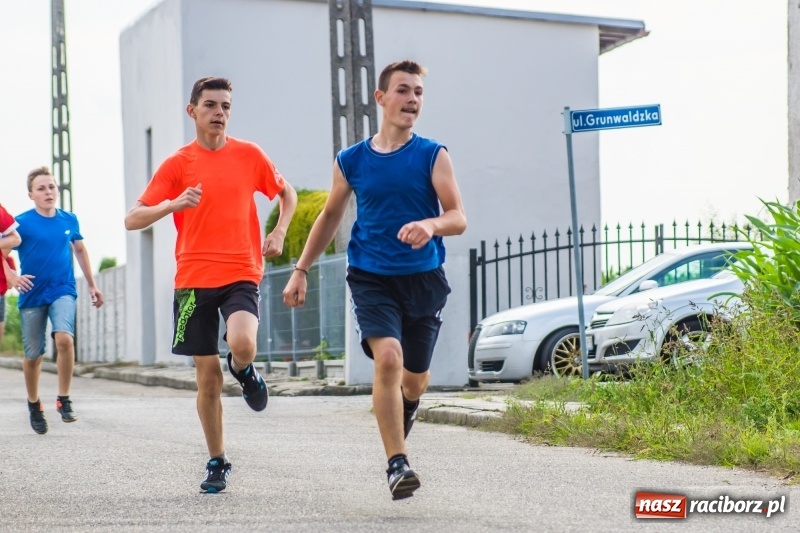 Zdjęcie w galerii na portalu naszraciborz.pl: Śpiew, taniec i bieg o Puchar Burmistrza, czyli Festyn Rodzinny w Borucinie wiadomości z regionu