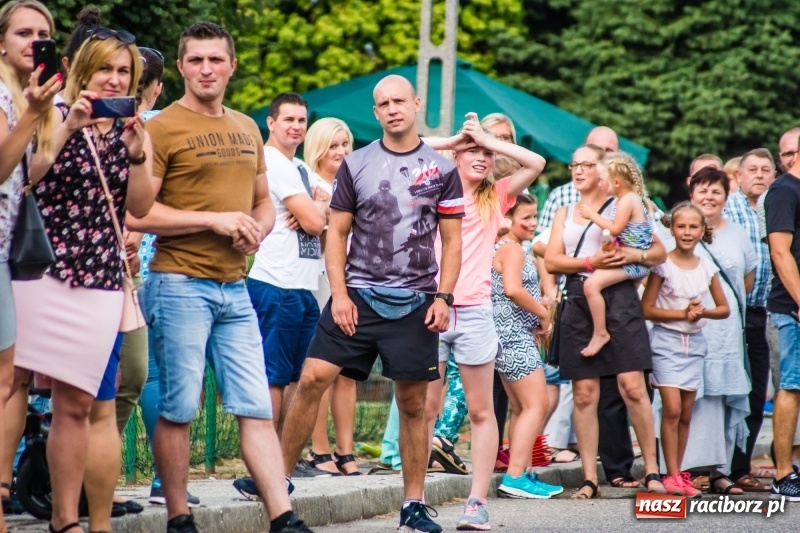 Zdjęcie w galerii na portalu naszraciborz.pl: Śpiew, taniec i bieg o Puchar Burmistrza, czyli Festyn Rodzinny w Borucinie wiadomości z regionu