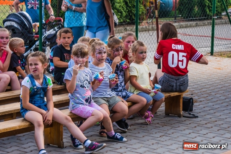 Zdjęcie w galerii na portalu naszraciborz.pl: Śpiew, taniec i bieg o Puchar Burmistrza, czyli Festyn Rodzinny w Borucinie wiadomości z regionu