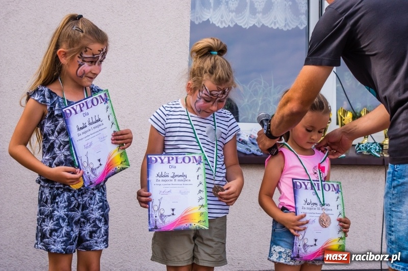Zdjęcie w galerii na portalu naszraciborz.pl: Śpiew, taniec i bieg o Puchar Burmistrza, czyli Festyn Rodzinny w Borucinie wiadomości z regionu