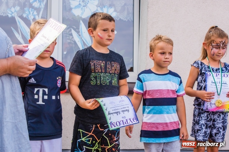 Zdjęcie w galerii na portalu naszraciborz.pl: Śpiew, taniec i bieg o Puchar Burmistrza, czyli Festyn Rodzinny w Borucinie wiadomości z regionu