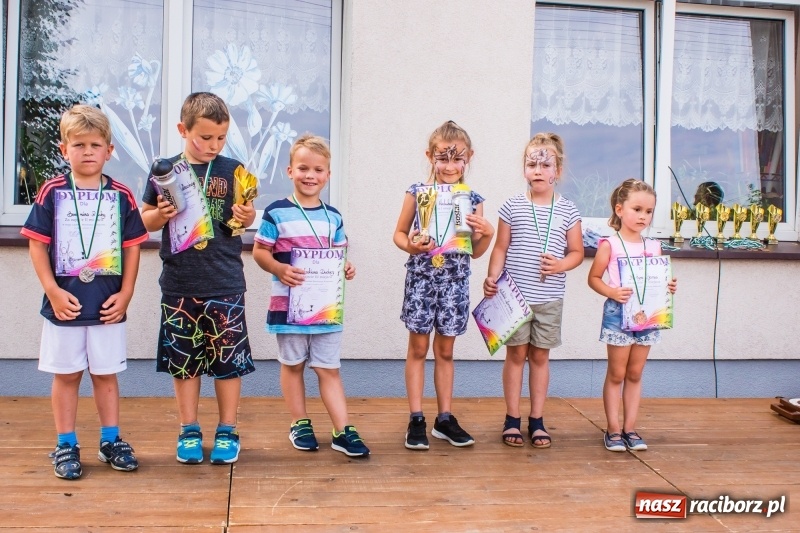Zdjęcie w galerii na portalu naszraciborz.pl: Śpiew, taniec i bieg o Puchar Burmistrza, czyli Festyn Rodzinny w Borucinie wiadomości z regionu