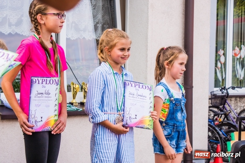 Zdjęcie w galerii na portalu naszraciborz.pl: Śpiew, taniec i bieg o Puchar Burmistrza, czyli Festyn Rodzinny w Borucinie wiadomości z regionu