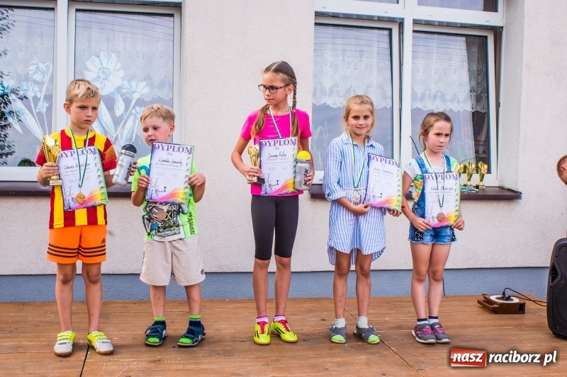 Zdjęcie w galerii na portalu naszraciborz.pl: Śpiew, taniec i bieg o Puchar Burmistrza, czyli Festyn Rodzinny w Borucinie wiadomości z regionu