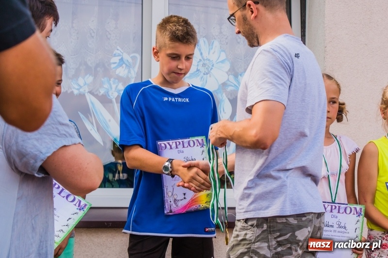 Zdjęcie w galerii na portalu naszraciborz.pl: Śpiew, taniec i bieg o Puchar Burmistrza, czyli Festyn Rodzinny w Borucinie wiadomości z regionu