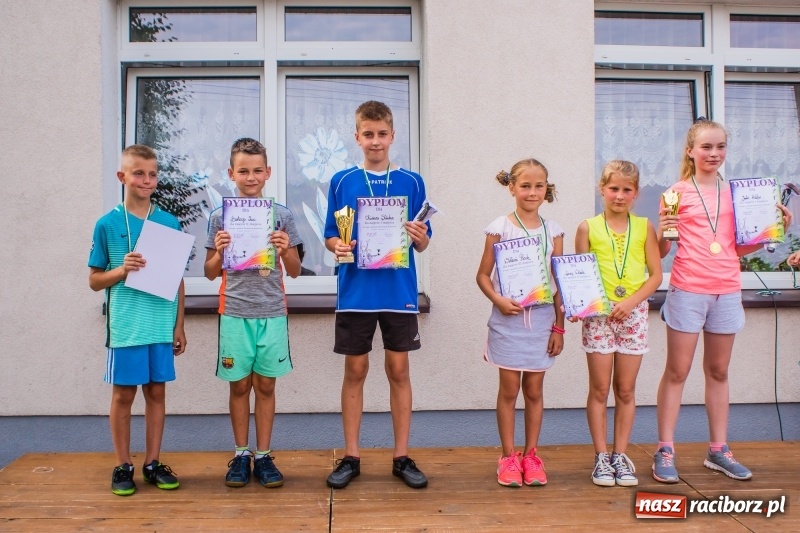 Zdjęcie w galerii na portalu naszraciborz.pl: Śpiew, taniec i bieg o Puchar Burmistrza, czyli Festyn Rodzinny w Borucinie wiadomości z regionu