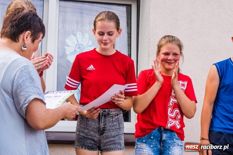 Zdjęcie w galerii na portalu naszraciborz.pl: Śpiew, taniec i bieg o Puchar Burmistrza, czyli Festyn Rodzinny w Borucinie wiadomości z regionu