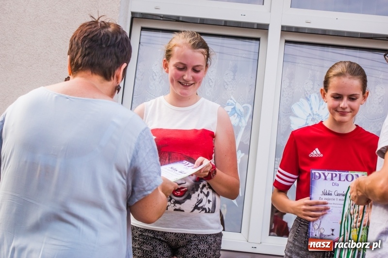 Zdjęcie w galerii na portalu naszraciborz.pl: Śpiew, taniec i bieg o Puchar Burmistrza, czyli Festyn Rodzinny w Borucinie wiadomości z regionu