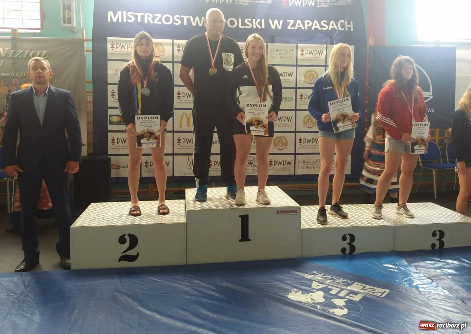 Zdjęcie w galerii na portalu naszraciborz.pl: Weronika Szewczyk i Natalia Duksa ze srebrnymi medalami mistrzostw Polski wiadomości z regionu