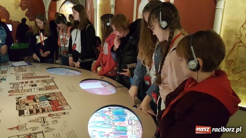 Zdjęcie w galerii na portalu naszraciborz.pl: Warto żyć, by pomagać… młodzież z Nędzy poznała postać Ireny Sendlerowej wiadomości z regionu