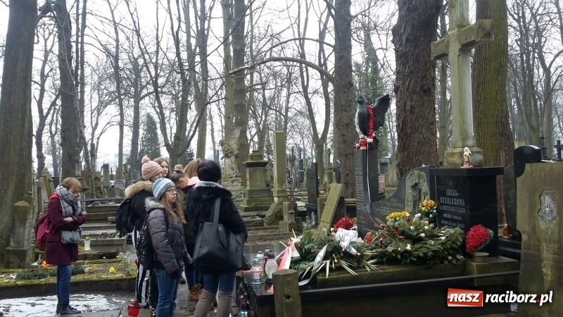 Zdjęcie w galerii na portalu naszraciborz.pl: Warto żyć, by pomagać… młodzież z Nędzy poznała postać Ireny Sendlerowej wiadomości z regionu